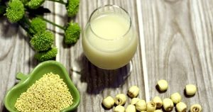 9 Công Thức Làm Sữa Hạt Ngon Mỗi Ngày Dễ Dàng Tại Nhà 8. Công Thức Sữa Hạt Sen và Quinoa Bổ Dưỡng